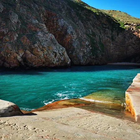 Supertubos Terrace アパート *